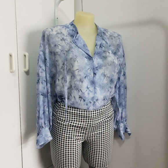 Aus 16 Basque Curve Blue-Grey Abstract Floral Long Sleeve V Neck Blouse - Picture 9 of 16